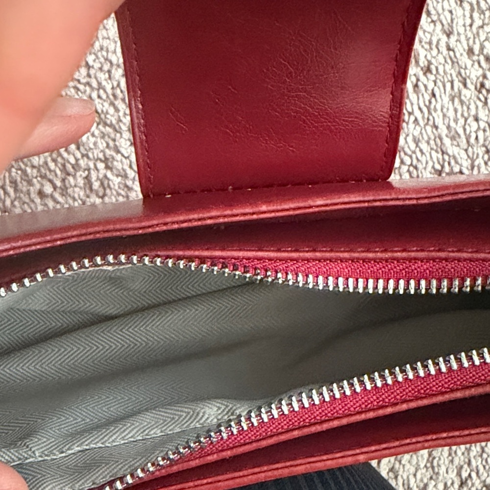 Scotlyn Shoulder Bag Red - Picture 9 of 9